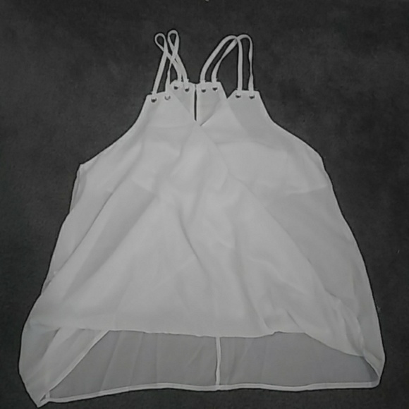 NWOT - White Twist Front Top - Picture 3 of 4